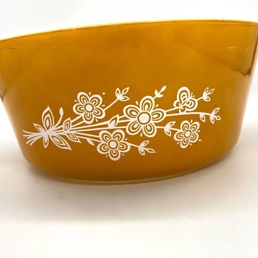 Pyrex Butterfly Gold Vintage Casserole Dish 2.5 qt. 475-B